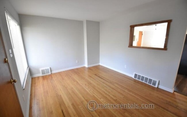 61-61D E Henderson Rd in Columbus, OH - Building Photo - Building Photo
