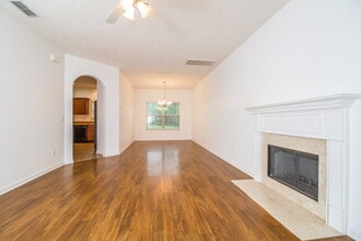 1096 Shire Dr in Nashville, TN - Foto de edificio - Building Photo