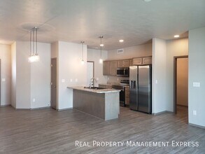 3 Bedroom 2.5 Bathroom Townhome with a Bal in Sioux Falls, SD - Building Photo - Building Photo