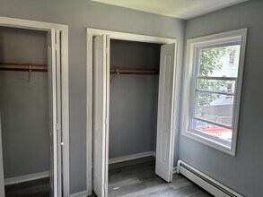 11 Hawkins St, Unit Apt #C in Derby, CT - Building Photo - Building Photo