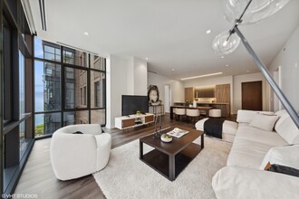 61 E Banks St in Chicago, IL - Foto de edificio - Building Photo