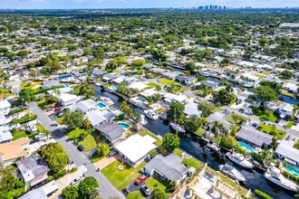 2431 Key Largo Ln in Fort Lauderdale, FL - Building Photo - Building Photo
