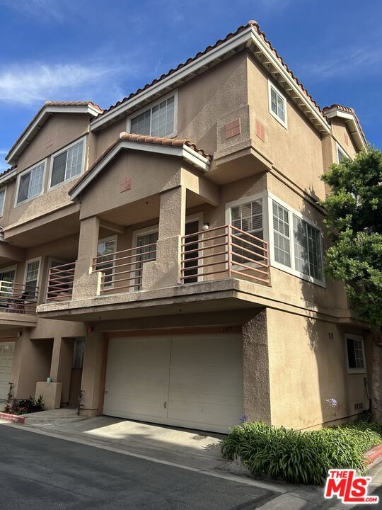 property at 13975 Lemoli Ave