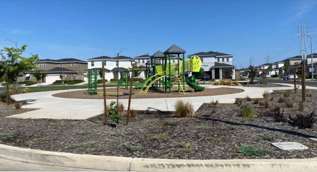 2494 Valdes Dr in Merced, CA - Building Photo - Building Photo