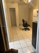 425 NE 172nd St-Unit -0 in North Miami Beach, FL - Building Photo - Building Photo