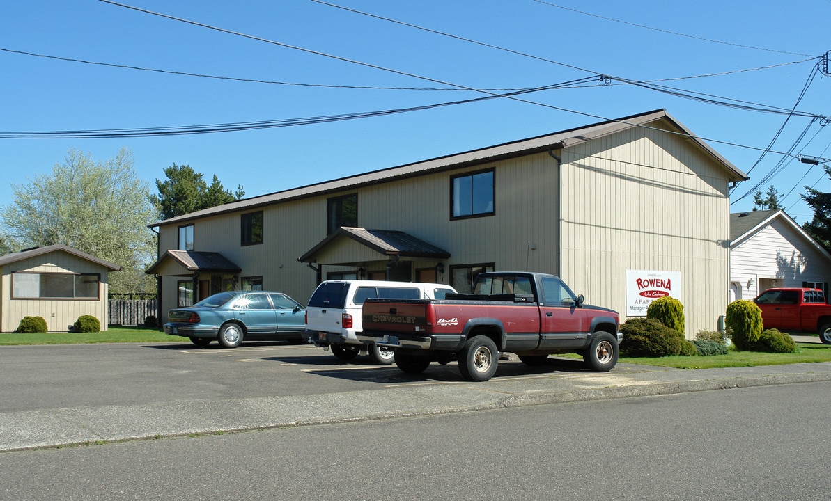 Rowena Apartments in Florence, OR - Building Photo