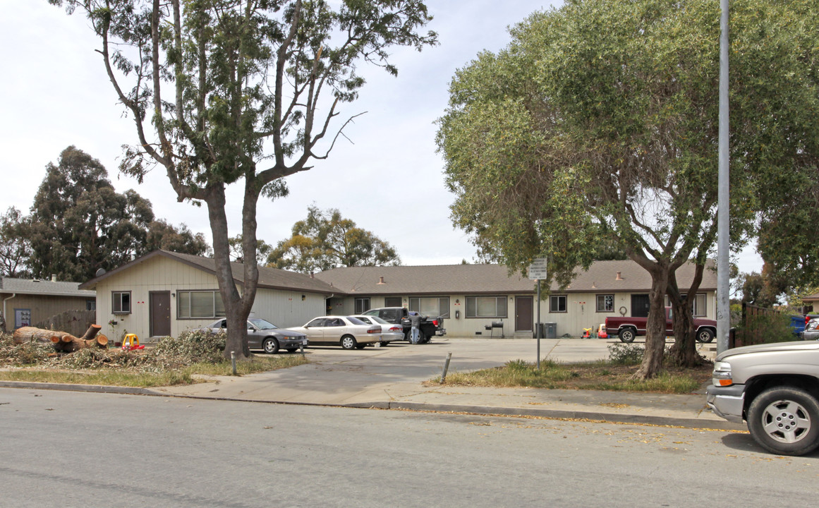 1275 Cherokee Dr in Salinas, CA - Foto de edificio