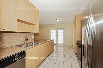 15155 NW 88th Ct in Hialeah, FL - Foto de edificio - Building Photo