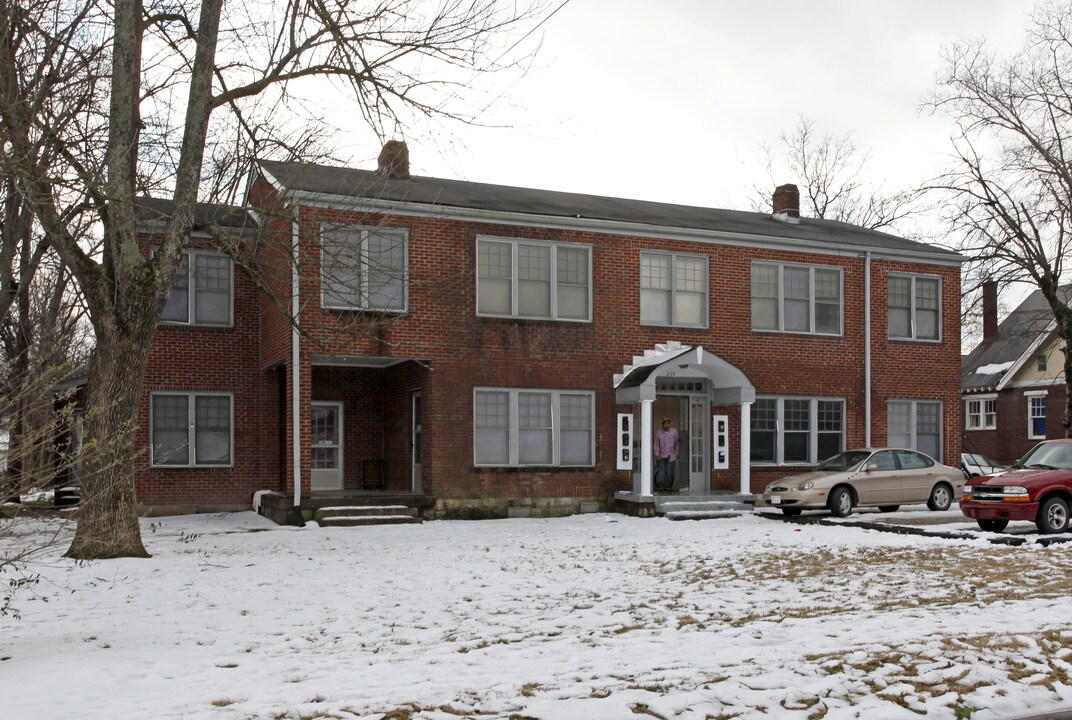 230 University Ave in Lebanon, TN - Foto de edificio