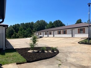 239 Hartfield Rd in Hattiesburg, MS - Foto de edificio - Building Photo