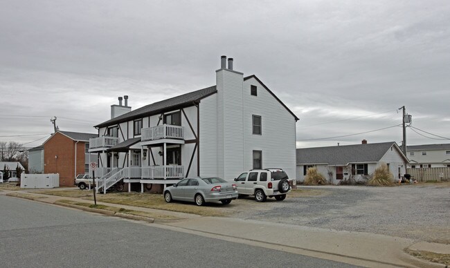 Shoreline Apartments in Hampton, VA - Foto de edificio - Building Photo