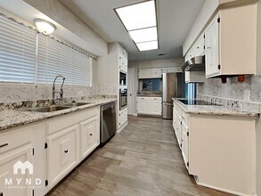 15803 Mill Point Dr in Houston, TX - Building Photo - Building Photo