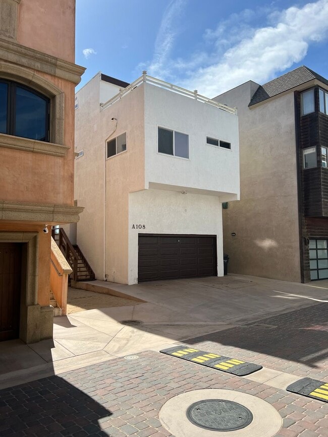 108 A Surfside in Seal Beach, CA - Building Photo - Building Photo