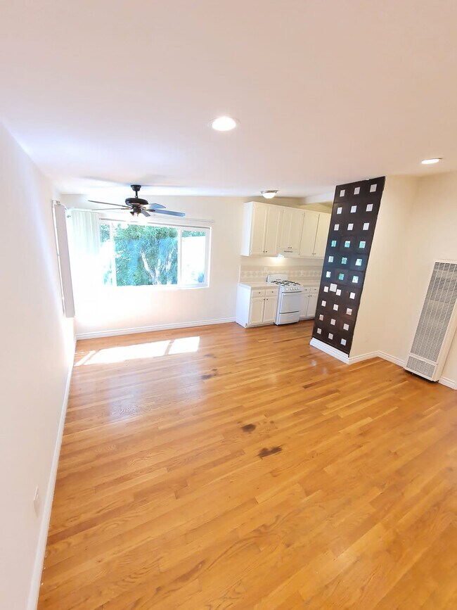 3017 Rowena Ave Rentals in Los Angeles, CA