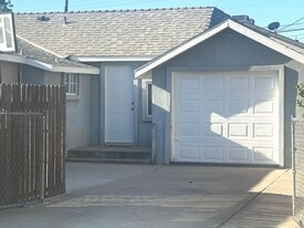 209 Ferguson Ave in Bakersfield, CA - Building Photo