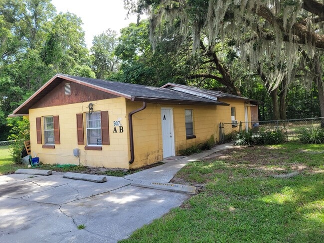 property at 907 Nebraska St