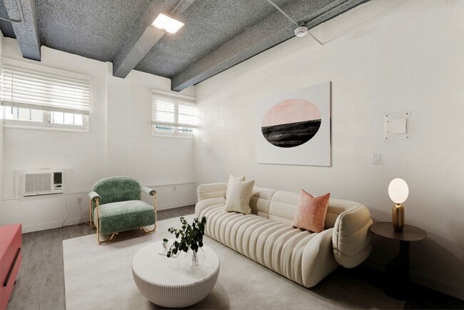 Edwards Apartments in Miami Beach, FL - Foto de edificio - Building Photo