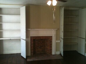 102 N Bedford St in Carlisle, PA - Foto de edificio - Building Photo