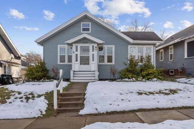 2339 C Ave NE in Cedar Rapids, IA - Building Photo - Building Photo