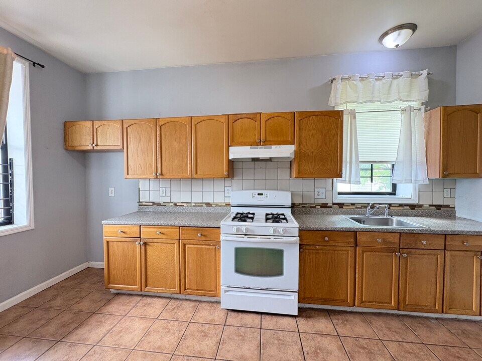 136-138 S 7th St, Unit 2R in Newark, NJ - Foto de edificio