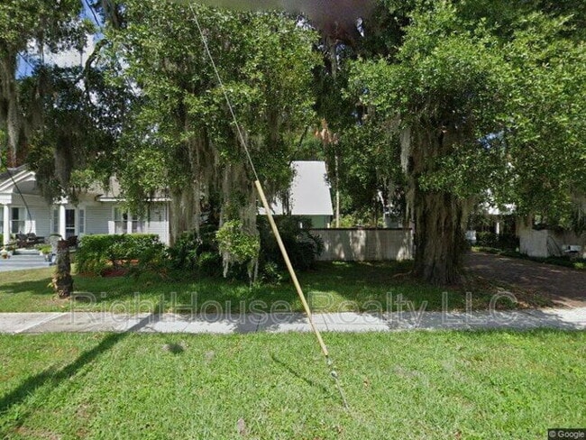 property at 752 N Westmoreland Dr