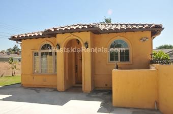 652 S Hollenbeck Ave, Unit Back House in Covina, CA - Building Photo