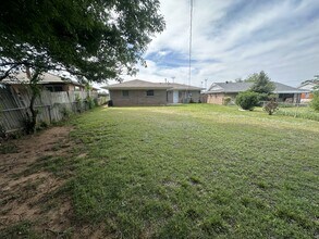 137 E Jarman Dr in Midwest City, OK - Building Photo - Building Photo