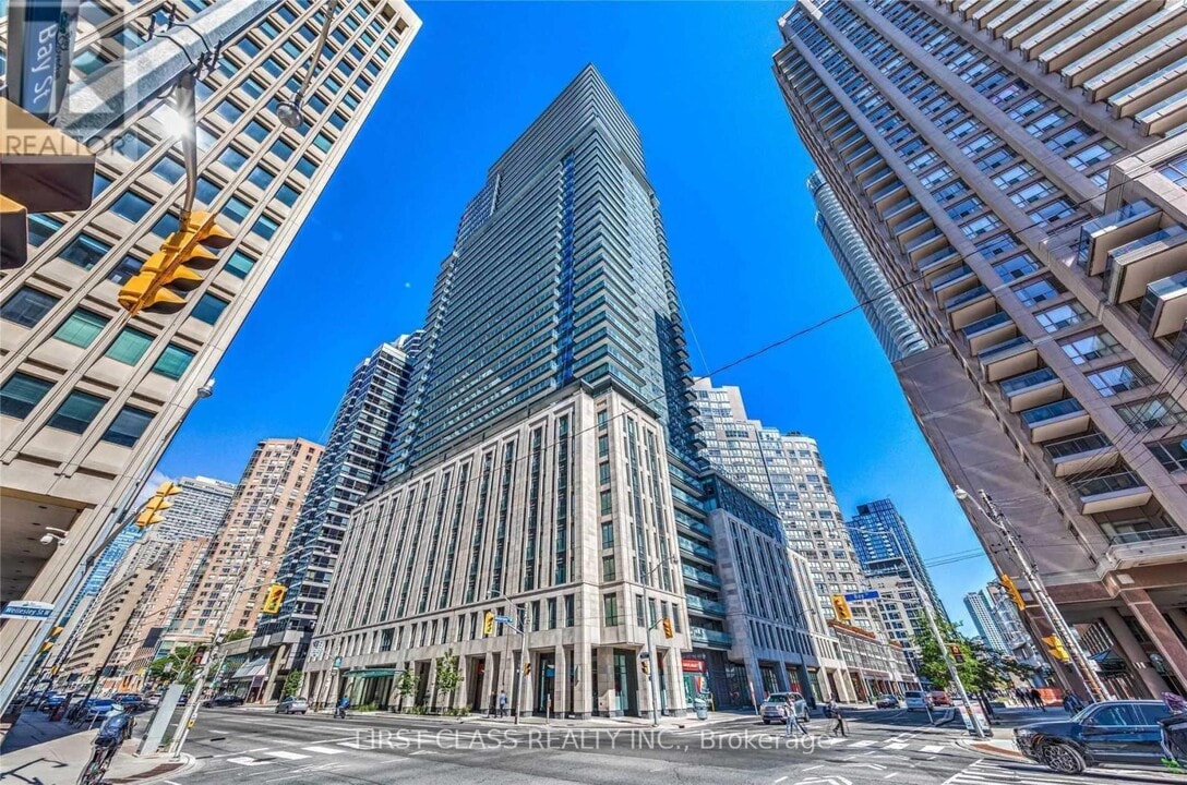 955-1955 Bay St. in Toronto, ON - Building Photo