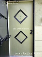 560 Bardot Dr in Florissant, MO - Building Photo - Building Photo