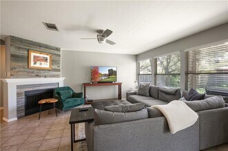 4800 Rutherglen Dr in Austin, TX - Building Photo - Building Photo