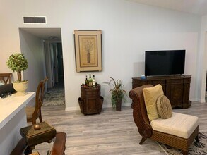 1100 Duncan Cir, Unit 202 in Palm Beach Gardens, FL - Foto de edificio - Building Photo