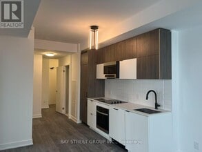 510-8888 YONGE St in Richmond Hill, ON - Building Photo - Building Photo