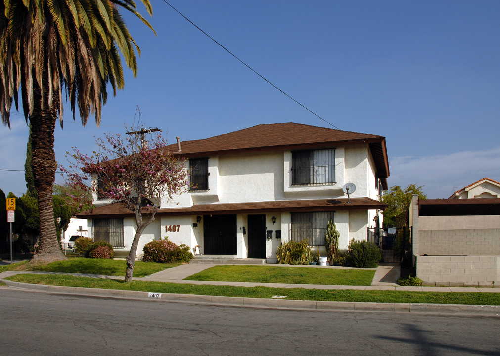 1407 W Shorb St in Alhambra, CA - Foto de edificio