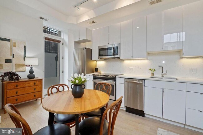 1211 G St SE in Washington, DC - Building Photo - Building Photo