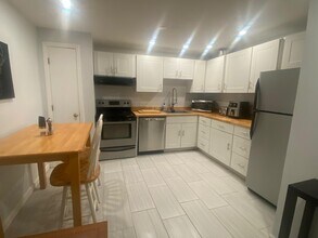 1103 White Cedar Blvd in Portsmouth, NH - Building Photo - Building Photo