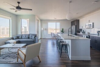 701 W Rio Salado Pkwy in Tempe, AZ - Foto de edificio - Building Photo