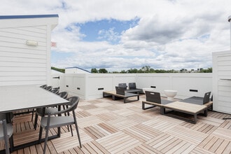 Hedges at Hawthorne in Hawthorne, NJ - Building Photo - Interior Photo