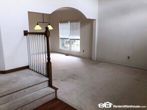 1137 New Ballwin Oaks Dr in Ballwin, MO - Foto de edificio - Building Photo