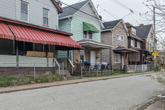 30 Erwin St in Duquesne, PA - Building Photo - Building Photo