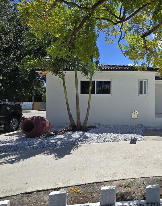 598 E 41st St-Unit -A in Hialeah, FL - Building Photo