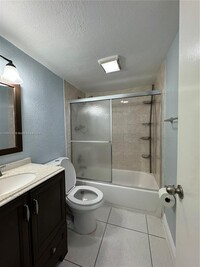 15030 NW 68th Ave in Hialeah, FL - Building Photo - Building Photo