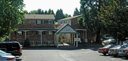 Hidden Hills Apartments in Salem, OR - Building Photo - Building Photo