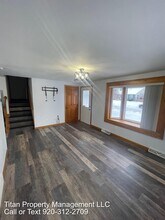 1371 Inverness Ln in Neenah, WI - Building Photo - Building Photo