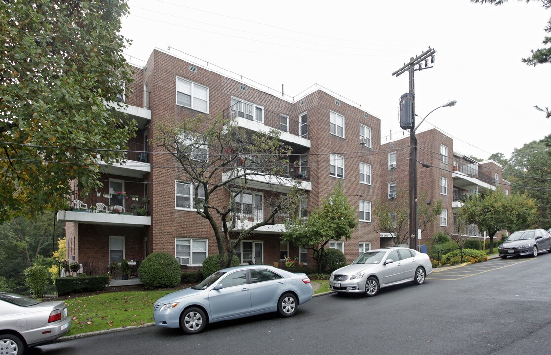 110-150 Draper Ln in Dobbs Ferry, NY - Building Photo