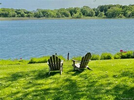 1875 Bayview Ave in Southold, NY - Building Photo