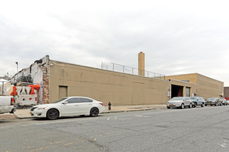 10 Halletts Point in Long Island City, NY - Building Photo - Building Photo