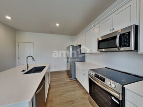 318 Pne Hl Ct in Delaware, OH - Building Photo - Building Photo
