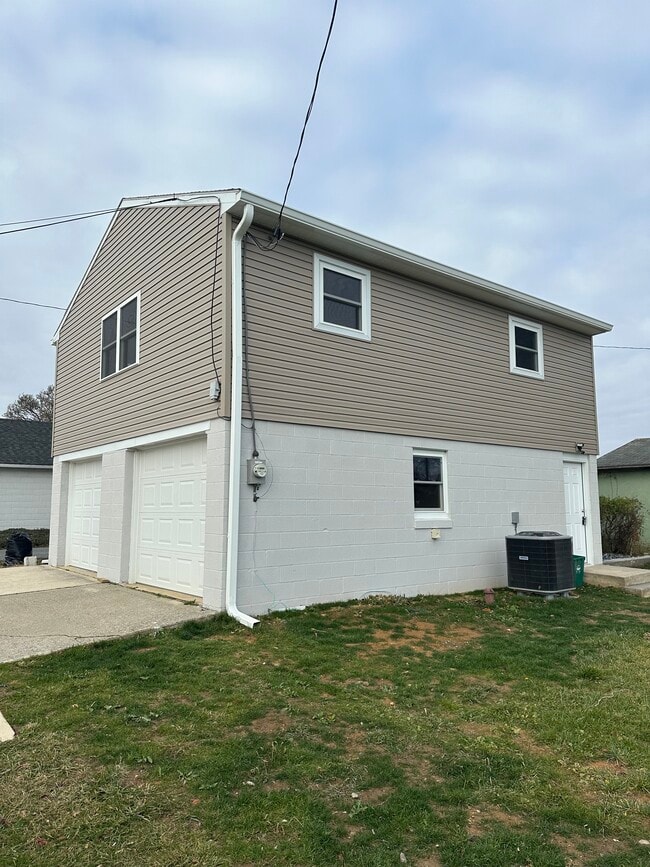 1026 Chestnut St in Coplay, PA - Building Photo - Building Photo