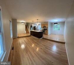 9365 Tartan View Dr in Fairfax, VA - Building Photo - Building Photo