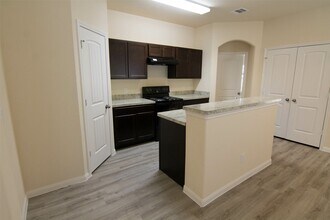 13824 Winding Path Ln in Willis, TX - Building Photo - Building Photo
